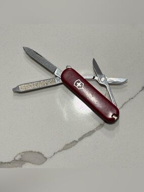 Victorinox Swiss Army Knife Red – Classic SD – Made in Switzerland – Used